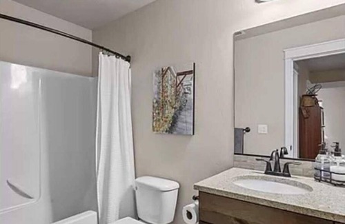Redmond House | charming 2-bedroom cottage close to Deschutes County Fairgrounds