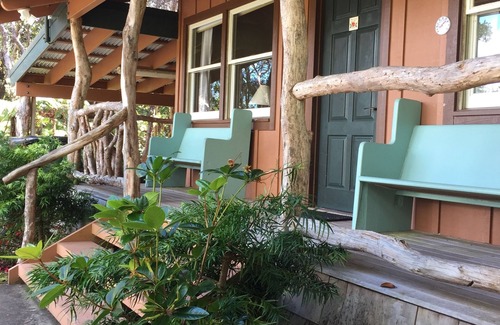 Volcano House | Charming 2 Bedroom Cottage Walking Distance from Volcano Village