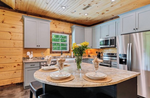 Walland Cottage | Charming 2-bedroom cottage with Hot tub, Fire Pit, WiFi, AC in Walland