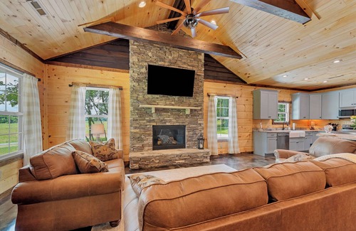 Walland Cottage | Charming 2-bedroom cottage with Hot tub, Fire Pit, WiFi, AC in Walland