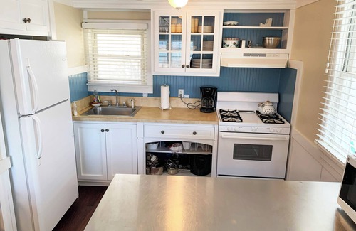 Bozman Cottage | Charming 2-bedroom cottage, waterfront, WiFi