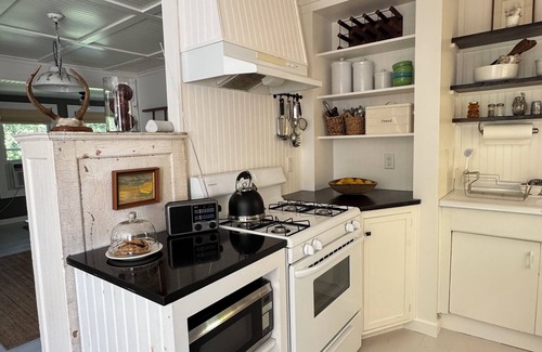 Orient House | Charming 2-bedroom cottage in Orient. Close to beaches, Village Lane, the Jitney