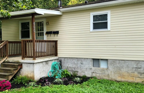 Morgantown House | Charming 2-bedroom duplex retreat in gorgeous Morgantown with WiFi, AC