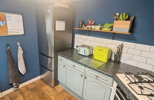 Newport Apartment | Charming 2-Bedroom Cottage with Garden, Conservatory & Castle Views – Near Newport