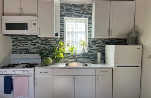 Tar Bay House | Charming 2-bedroom house with WiFi, AC in lovely Rolleville