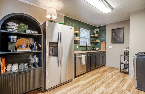 Fort Worth Cultural District House | Charming 2-bedroom house in amazing Fort Worth with WiFi, AC, King Bed