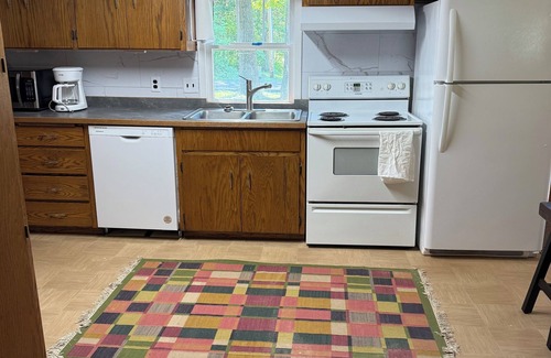 Hackensack House | Charming 2-bedroom home in Hackensack. Enjoy during the summer and winter.