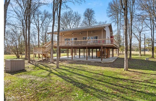 Lake View House | Charming 2-bedroom house with a Caboose Shreveport with AC, WiFi