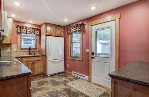 Northwoods Beach Cabin | Charming 2-bedroom Hayward Cabin on Lac Courte Oreilles