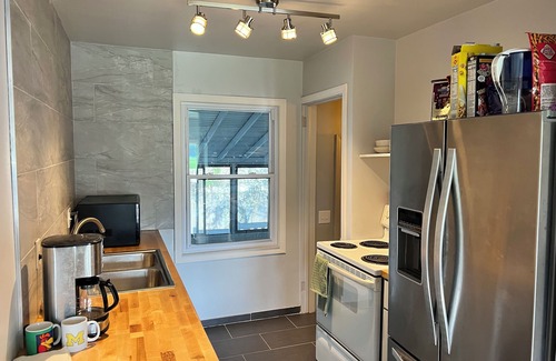 Ann Arbor House | Charming 2-bedroom house with WiFi, AC in awesome Ann Arbor. Pet&Pot friendly