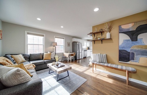 Lincoln Heights House | Charming 2-bedroom house with Gym & Fire Pit mins from Uptown Charlotte