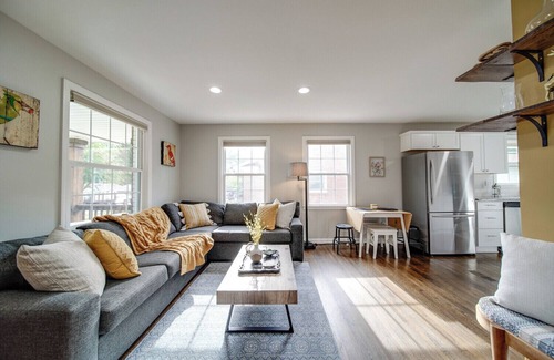 Lincoln Heights House | Charming 2-bedroom house with Gym & Fire Pit mins from Uptown Charlotte