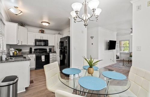 Charlotte House | Charming 2-bedroom home 5 minutes from Uptown, South End, and the CLT Airport!