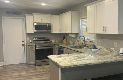 Eastpoint House | Charming 2-bedroom house with WiFi, AC in welcoming Eastpoint