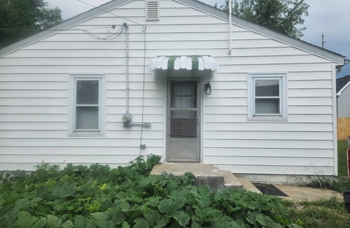 Stockwell House | Charming 2-bedroom house in Frankfort with AC