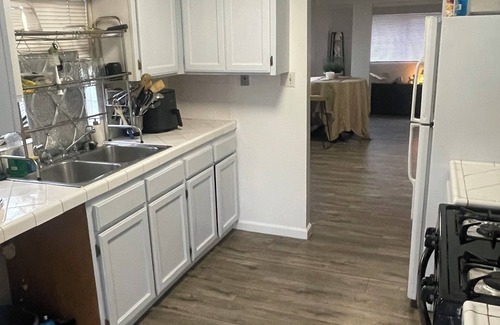 Inglewood House | Charming 2-bedroom house with fitness room, WiFi in enjoyable Inglewood