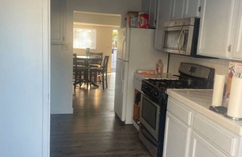 Inglewood House | Charming 2-bedroom house with fitness room, WiFi in enjoyable Inglewood