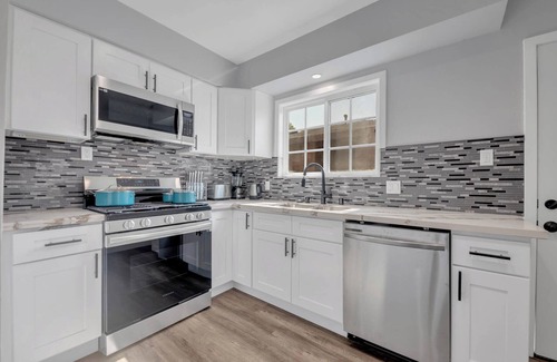 Inglewood House | Charming 2-bedroom house with AC, High Speed WiFi in peaceful Inglewood