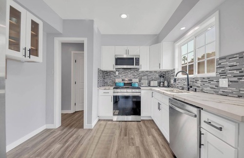 Inglewood House | Charming 2-bedroom house with AC, High Speed WiFi in peaceful Inglewood
