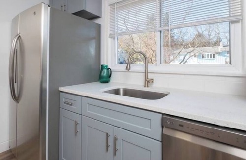 Montville House | Charming 2-bedroom house in marvelous Montville with WiFi, AC