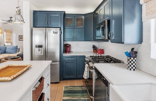Mission Beach House | Charming 2-bedroom house in awesome Mission Beach with AC, 6 houses from ocean