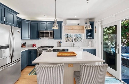 Mission Beach House | Charming 2-bedroom house in awesome Mission Beach with AC, 6 houses from ocean