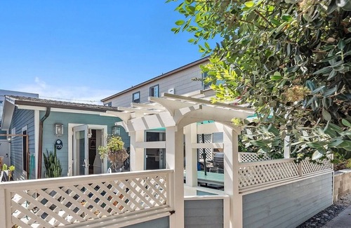 Mission Beach House | Charming 2-bedroom house in awesome Mission Beach with AC, 6 houses from ocean