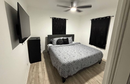 West Park House | Charming 2-bedroom house with WiFi, AC in enjoyable West Park