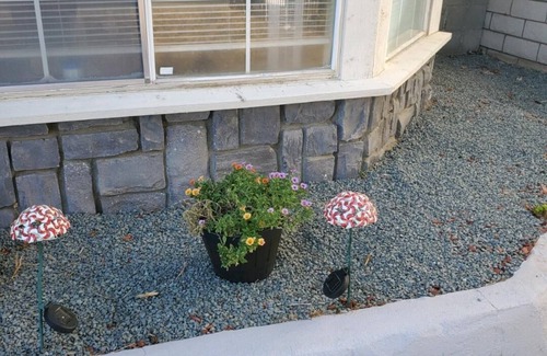 Palmdale House | Charming 2-bedroom house with WiFi, AC in lovely Palmdale