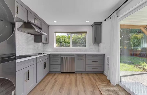 West Haven-Sylvan House | Charming 2-bedroom house in brilliant Portland with WiFi, AC