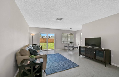 Sarasota Springs House | Charming 2-bedroom house with WiFi and AC in delightful Sarasota