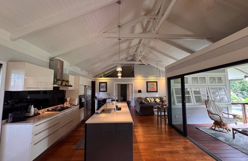 Papeete House | Charming 2-bedroom house in welcoming Papeete with WiFi, AC