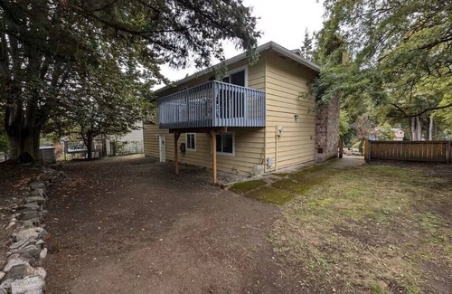 North Creek House | Charming 2-bedroom house with WiFi, AC in adorable Bothell