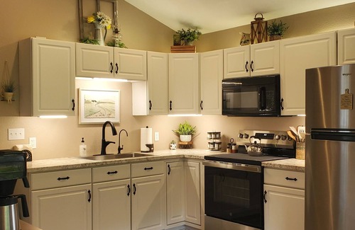 Brumley House | Charming 2-bedroom house on 3 private acres. Secluded & pet friendly!