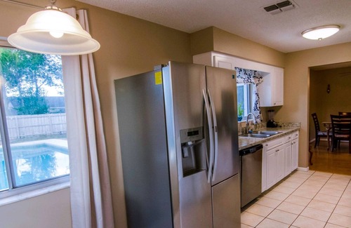 Deltona Lakes House | Charming 2-bedroom house with AC, WiFi in lovely Deltona