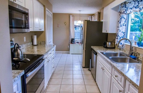 Deltona Lakes House | Charming 2-bedroom house with AC, WiFi in lovely Deltona
