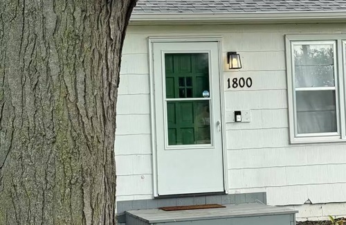 Fremont House | Charming 2-bedroom house in welcoming Fremont with AC