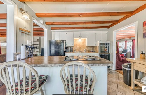 Ruidoso House | Charming 2-bedroom house in Ruidoso with AC, WiFI, pellet stove, hot tub