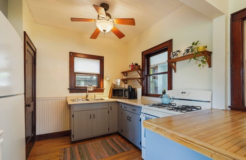 Viroqua House | Charming 2-bedroom house in Viroqua with AC