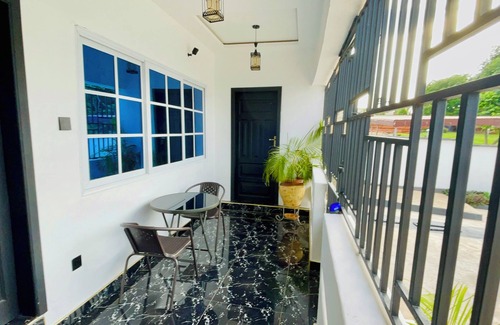 Kumasi House | Charming 2-bedroom house close to Santasi-Kumasi. Free WiFi in an Exclusive Area