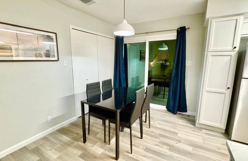 McNeil House | Charming 2-bedroom house in Austin with AC