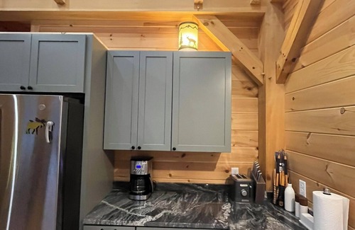 Bethel House | Charming 2-bedroom house on 40 acres in Bethel with WiFi