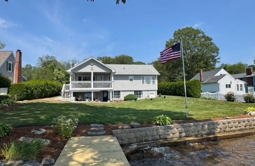 Bolton House | Charming 2-bedroom house located on Bolton Lake