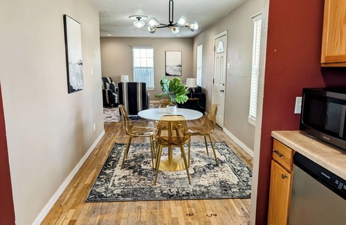Clovis House | Charming 2-bedroom house in peaceful Clovis with Fiber Internet with WiFi