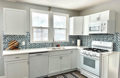 Paw Paw Lake House | Charming 2-bedroom house in serene Coloma with AC, WiFi
