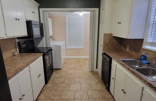 Lawton House | Charming 2-bedroom house in a quiet neighborhood - AC, WiFi in delightful Lawton