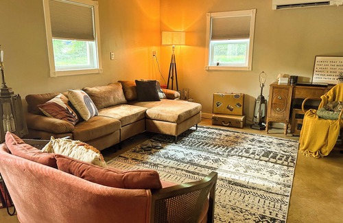 Rolla House | Charming 2-bedroom house with WiFi, AC in enjoyable Rolla