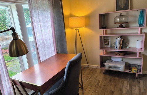 North End House | Charming 2-bedroom house with WiFi and AC in welcoming Tacoma