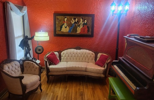 Downtown Toledo House | Charming 2-bedroom house in delightful Toledo with WiFi, AC, fitness room