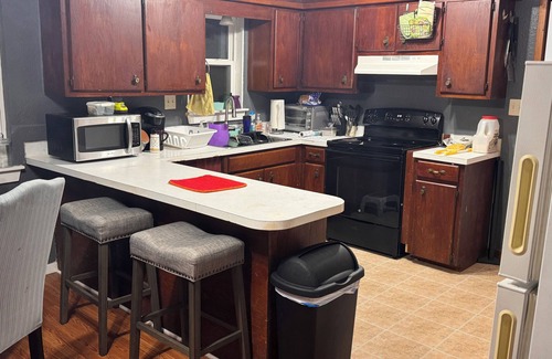 Tulsa House | Charming 2-bedroom house with AC, WiFi in awesome Tulsa! 5 minutes from the BOK!